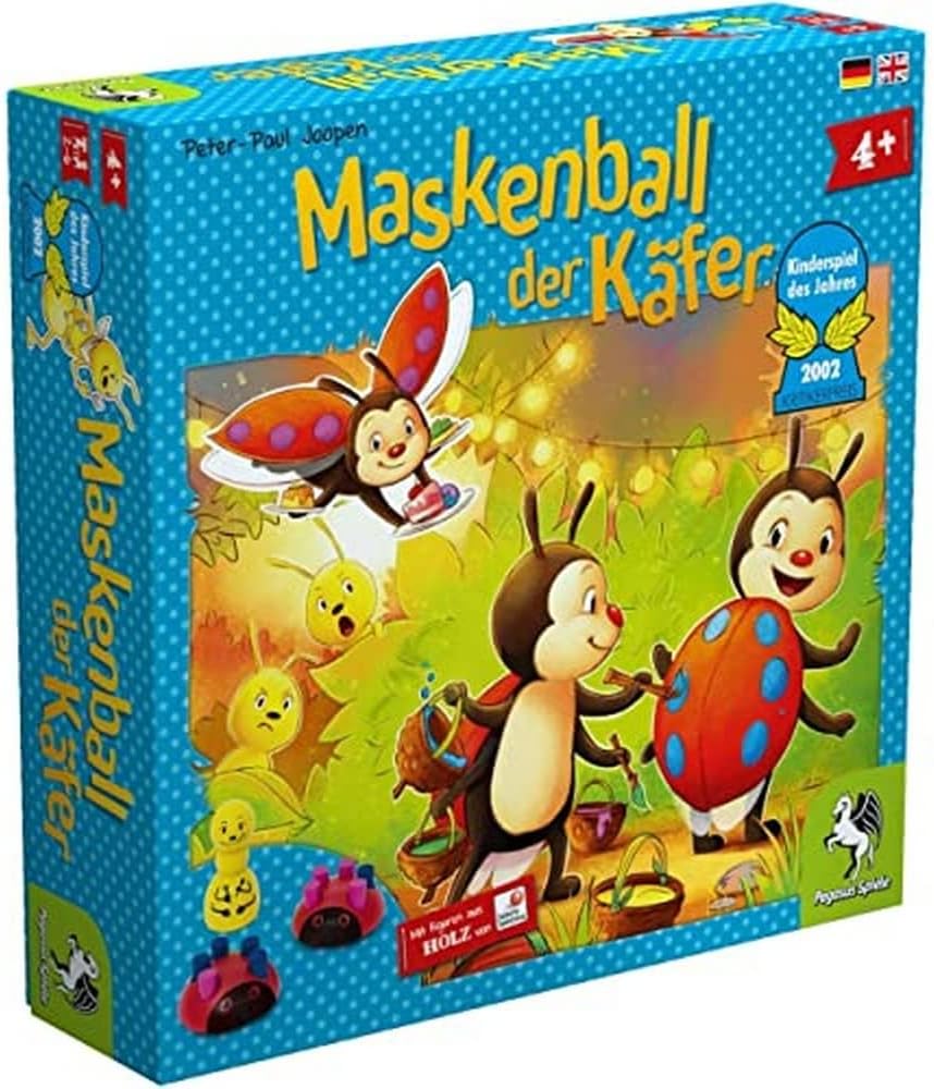 Kinder spielen 'Maskenball der Käfer', eines der Gedächtnis Spiele für 4 Jährige, auf einem lebhaft gestalteten Spielbrett mit bunten Käferfiguren und Masken.